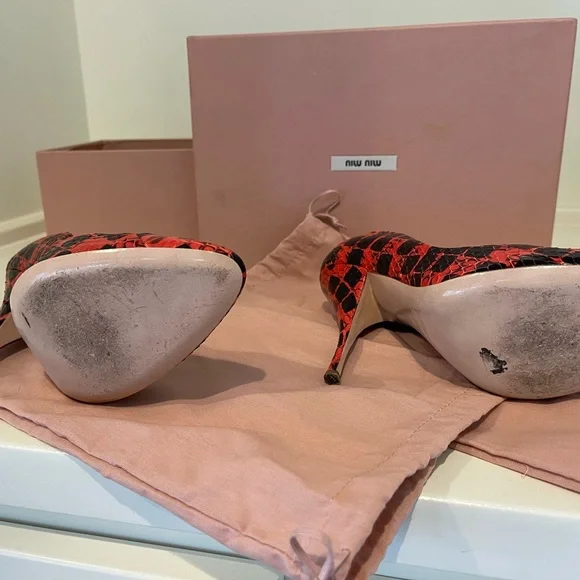 Miu Miu Bubble Gum red heels.  Size 39 (8) - Picture 3 of 3
